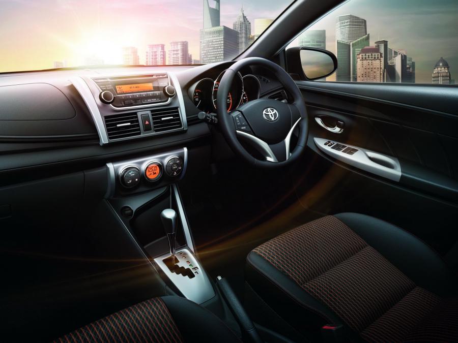  Toyota Yaris 2013 года  (TH) (фото 4 из 6)